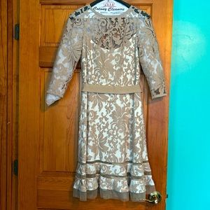 Tadashi Shoji dress women’s taupe lace over ivory